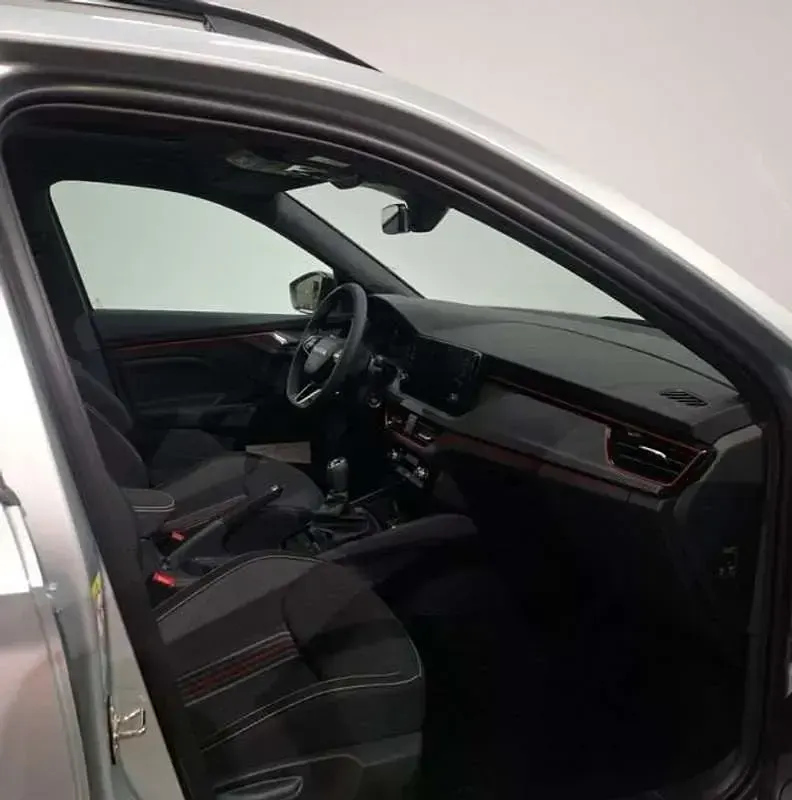 Usado Skoda Kamiq Monte Carlo 116 CV (85 kW) 2026 Plateado SUV