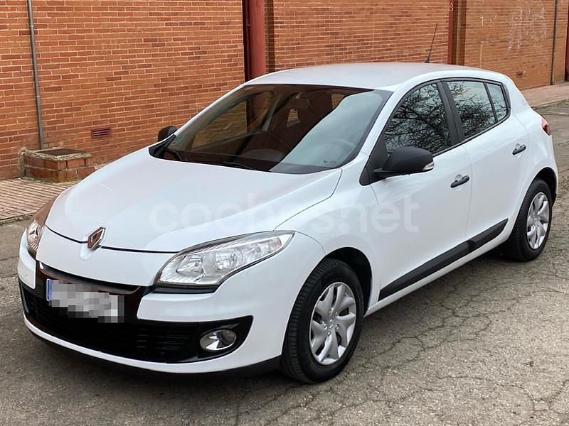 Blanco Usado 2013 Renault Mégane Authentique Berlina | 7900 € - Imagen 1/4
