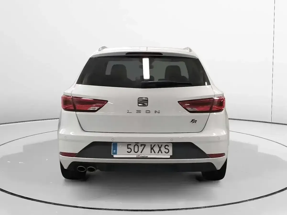 Usado Seat Leon FR 150 CV (110 kW) 2019 Blanco Familiar