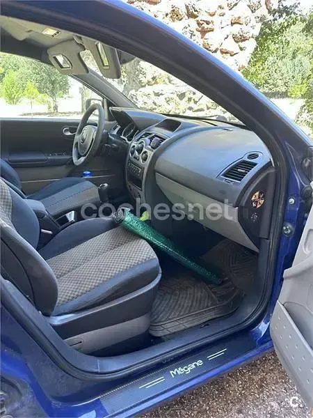 Usado Renault Mégane Privilege 80 CV (58 kW) 2004 Azul Berlina