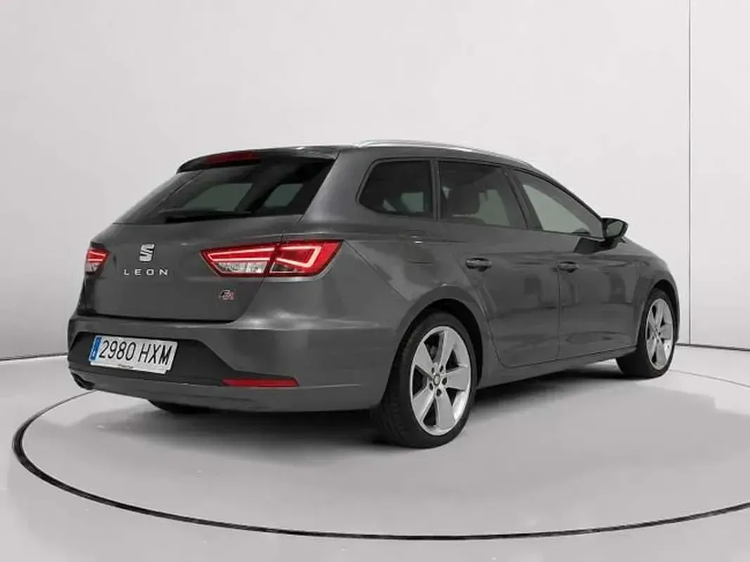 Usado Seat Leon FR 122 CV (89 kW) 2014 Gris Utilitario