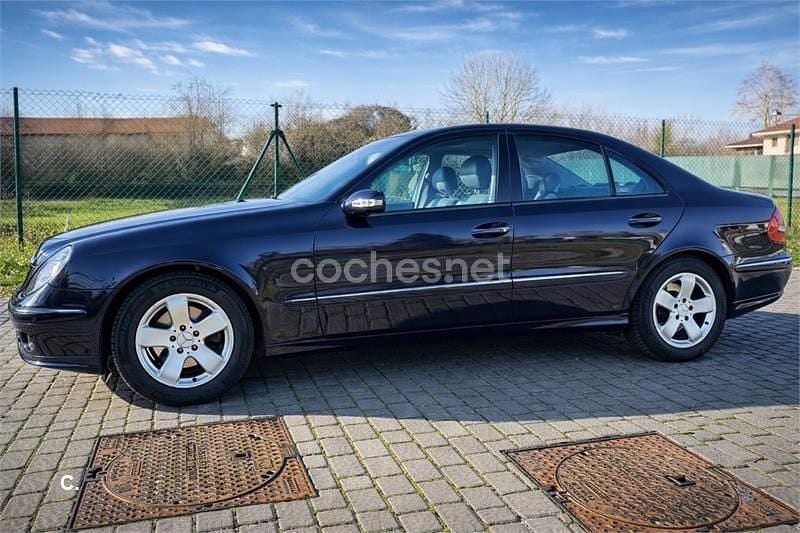Usado Mercedes E320 Avantgarde 204 CV (150 kW) 2005 Azul Berlina