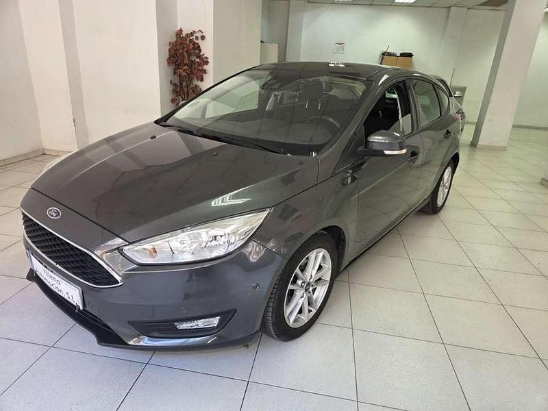Usado Ford Focus Trend+ 125 CV (91 kW) 2015 Gris Familiar