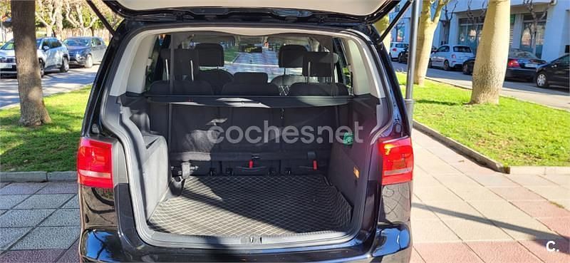 Usado VW Touran Advance 105 CV (77 kW) 2015 Negro Monovolumen