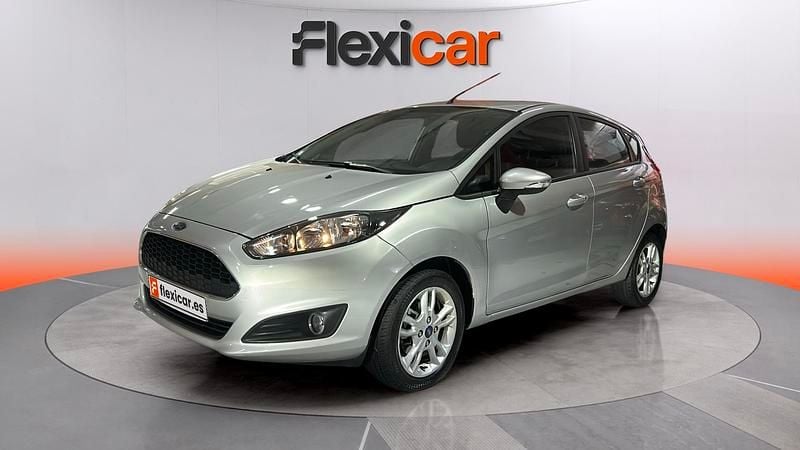 Usado Ford Fiesta Trend 82 CV (60 kW) 2017 Gris Berlina