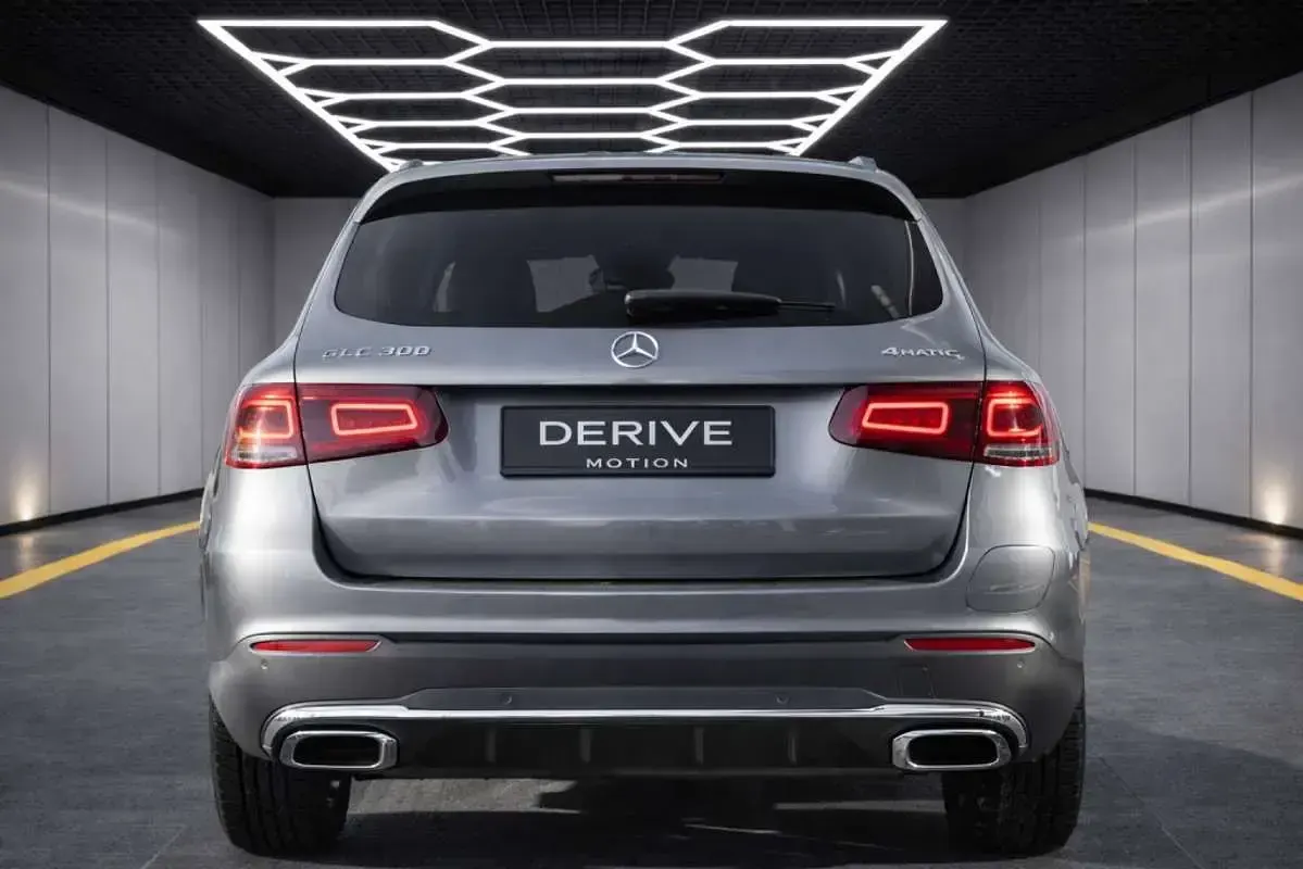 Usado Mercedes GLC300e 313 CV (230 kW) 2022 Gris SUV