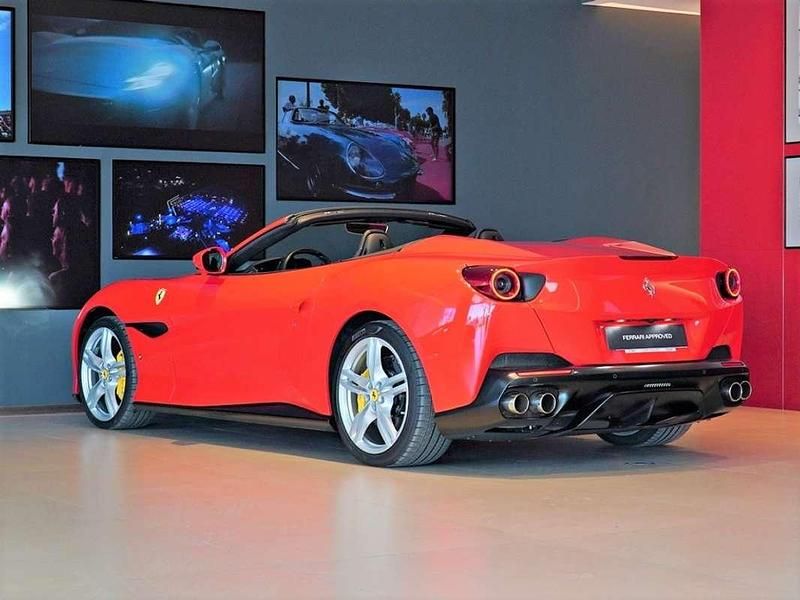 Usado Ferrari Portofino 600 CV (441 kW) 2018 Rosso scuderia Descapotable