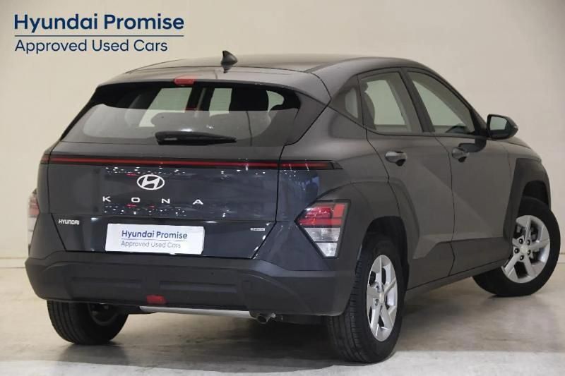Usado Hyundai Kona 120 CV (88 kW) 2024 Gris/plata SUV