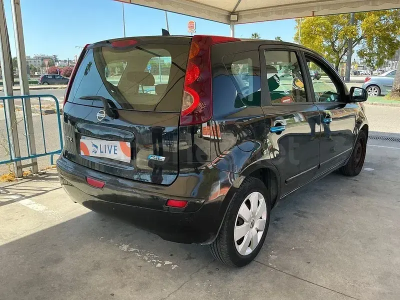Usado Nissan Note Acenta 86 CV (63 kW) 2010 Negro Utilitario