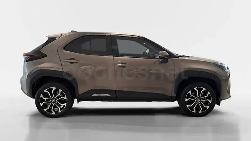 Usado Toyota Yaris Cross Active 116 CV (85 kW) 2023 Marrón SUV