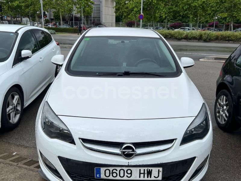 Blanco Usado 2014 Opel Astra Excellence Berlina | 6900 € (Buen precio) - Imagen 1/4