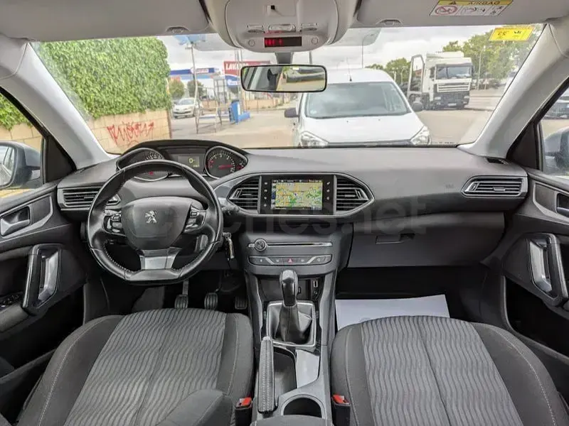 Usado Peugeot 308 SW Business-Line 100 CV (73 kW) 2017 Gris / plata Familiar