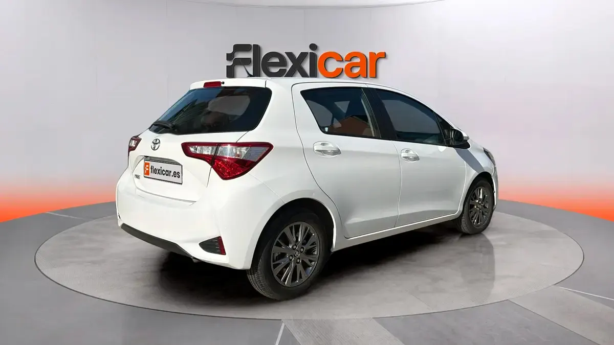 Usado Toyota Yaris Active 69 CV (50 kW) 2019 Blanco Berlina