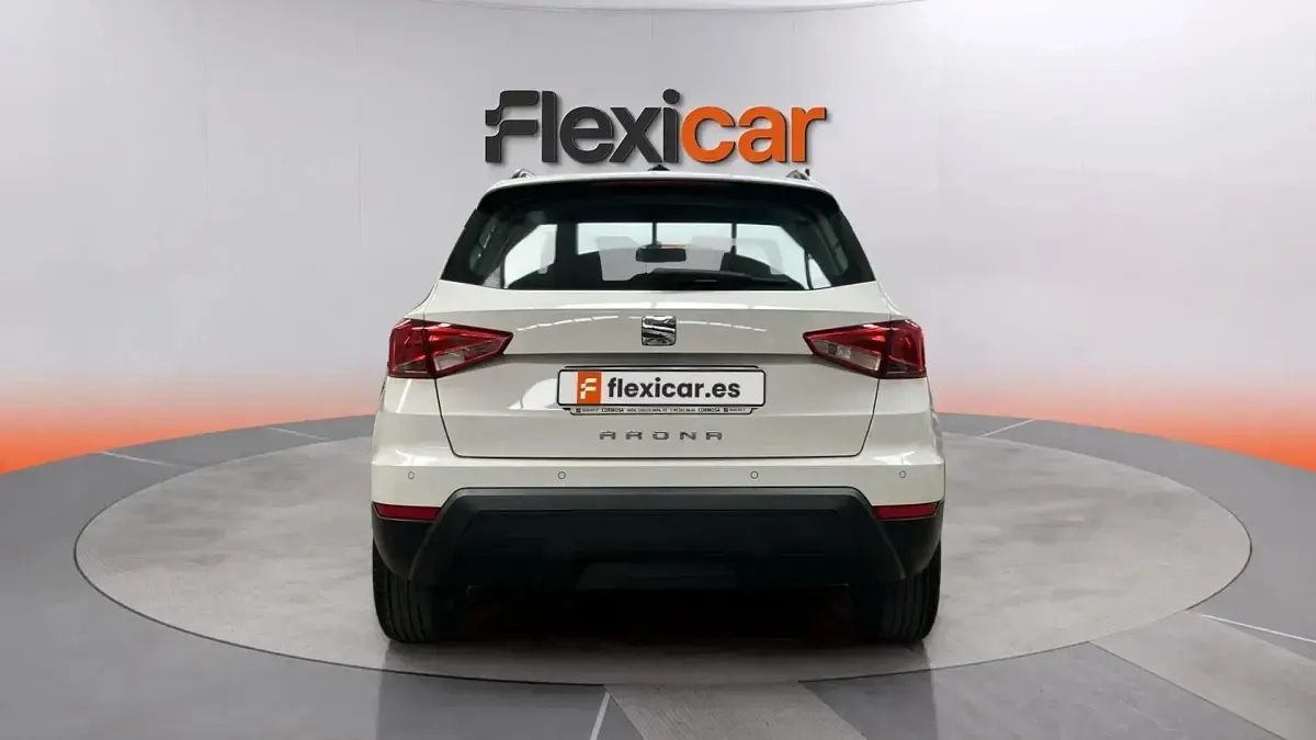 Usado Seat Arona Ecomotive 95 CV (69 kW) 2021 Blanco SUV