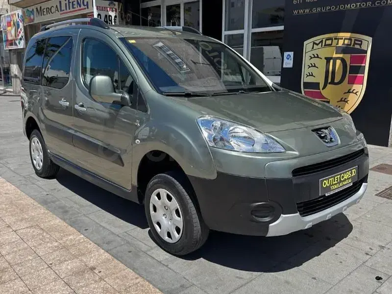 Usado Peugeot Partner Tepee 90 CV (66 kW) 2010 Verde Monovolumen