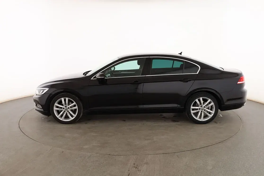 Usado VW Passat Advance 150 CV (110 kW) 2018 Negro Berlina