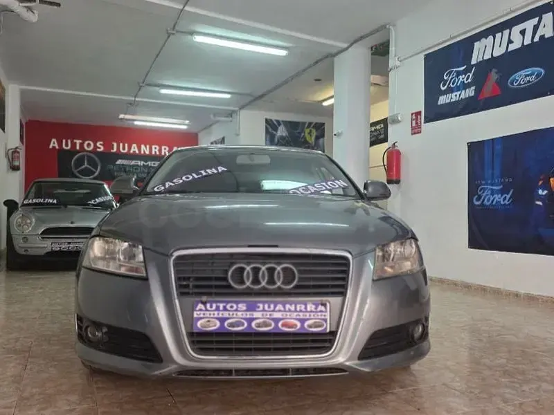 Usado Audi A3 Ambition 125 CV (91 kW) 2010 Gris / plata Utilitario