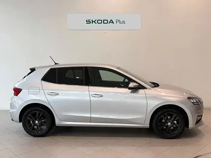 Usado Skoda Fabia Selection 95 CV (69 kW) 2024 Gris plata Utilitario