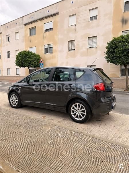 Usado Seat Altea Style 105 CV (77 kW) 2010 Negro Monovolumen