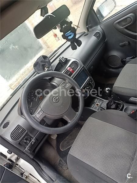 Usado Opel Corsa Enjoy 75 CV (55 kW) 2006 Blanco Utilitario