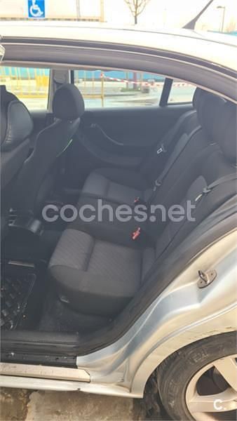 Usado Seat Leon Sport 110 CV (80 kW) 2005 Gris / plata Utilitario
