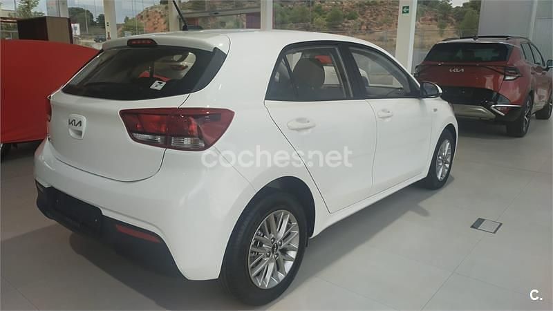 Begagnad Kia Rio 100 HK (73 kW) 2022 Vit Sedan