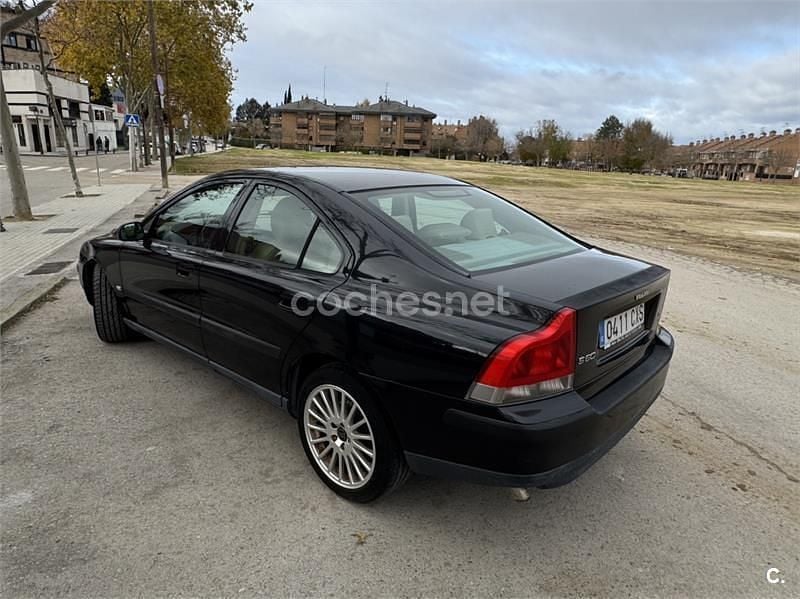 Usado Volvo S60 163 CV (119 kW) 2004 Negro Berlina