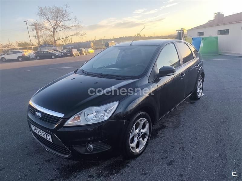 Usado Ford Focus Titanium 90 CV (66 kW) 2010 Negro Berlina