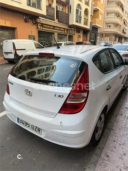 Usado Hyundai i30 Classic 109 CV (80 kW) 2010 Blanco Berlina