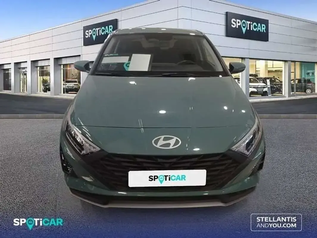 Usado Hyundai i20 80 CV (58 kW) 2024 Gris Utilitario
