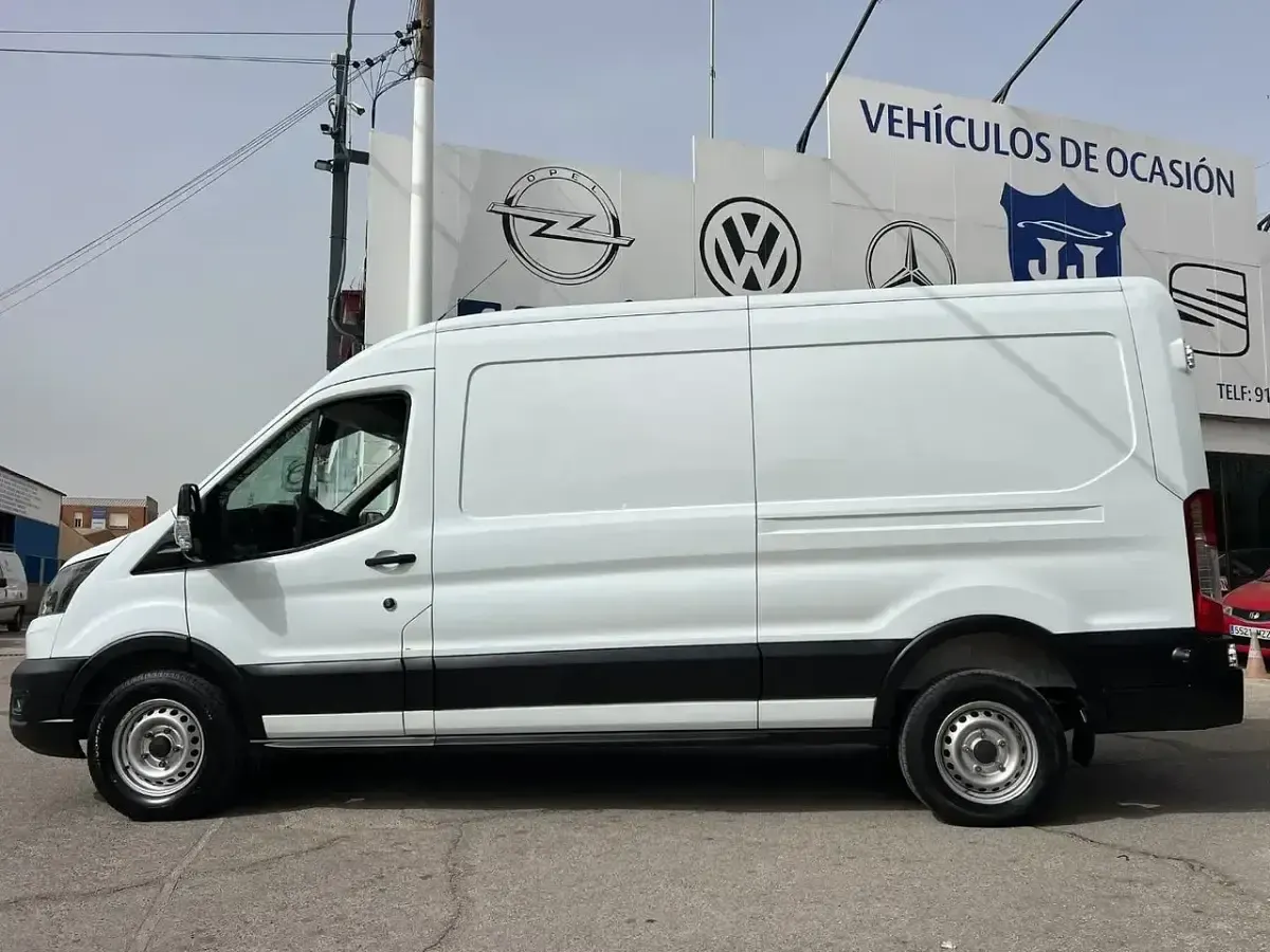 Käytetty Ford Transit Trend 130 HP (95 kW) 2022 Valkoinen Van