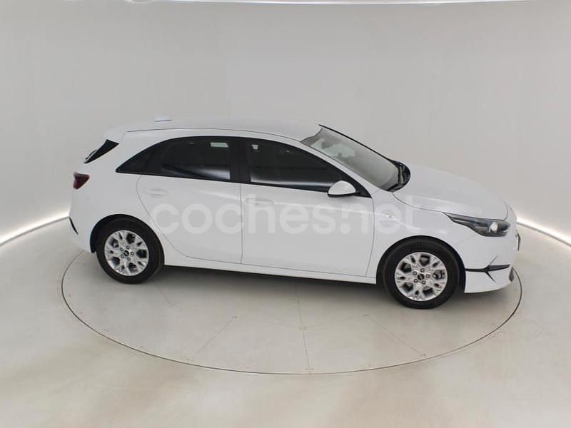 Usado Kia Ceed 100 CV (73 kW) 2025 Blanco Utilitario