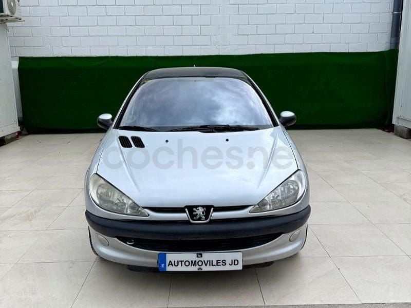 Usado Peugeot 206 75 CV (55 kW) 2005 Gris / plata Berlina