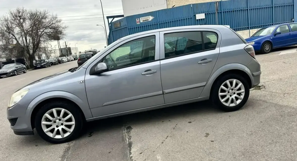Usado Opel Astra Enjoy 90 CV (66 kW) 2007 Gris Utilitario