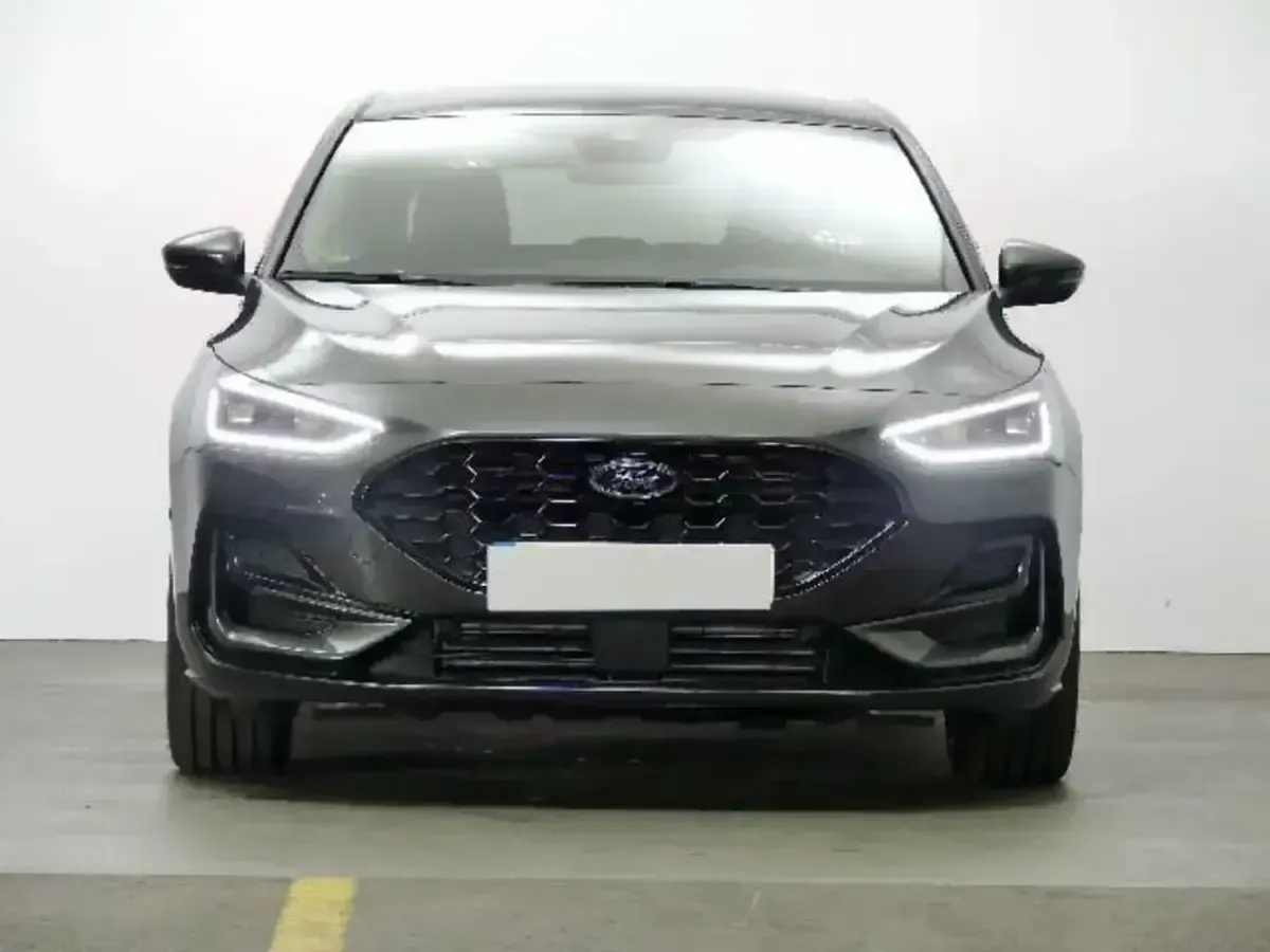 Usado Ford Focus ST-Line X 155 CV (114 kW) 2023 Gris Berlina