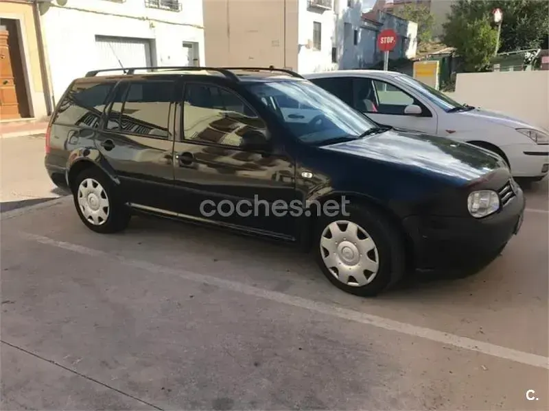 Usado VW Golf IV Conceptline 100 CV (73 kW) 2000 Negro Berlina