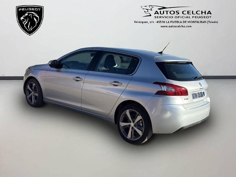 Usado Peugeot 308 Allure 120 CV (88 kW) 2017 Gris