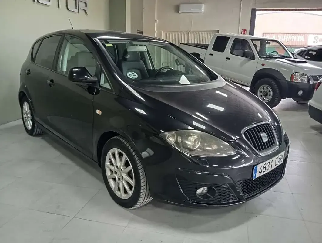 Usado Seat Altea Style 105 CV (77 kW) 2010 Negro Monovolumen