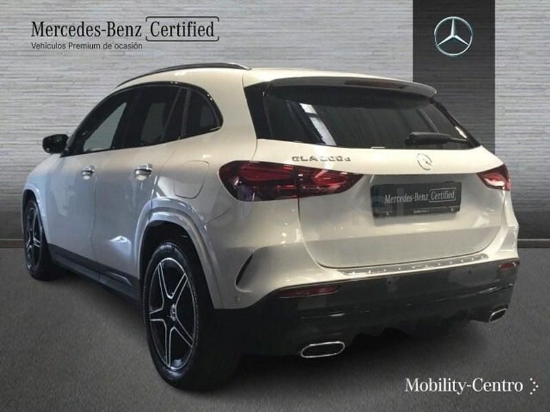 Usado Mercedes GLA200 AMG line 150 CV (110 kW) 2024 Digital white  metallic paint SUV