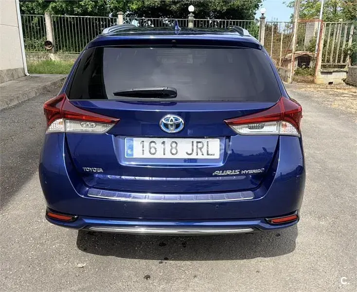 Usado Toyota Auris Hybrid Advance 136 CV (100 kW) 2016 Azul Familiar