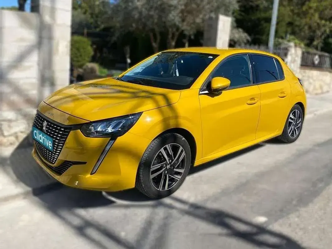 Usado Peugeot 208 Allure 101 CV (74 kW) 2020 Amarillo Utilitario