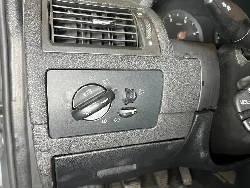 Usado Ford Mondeo Trend 115 CV (84 kW) 2004 Gris / plata Familiar