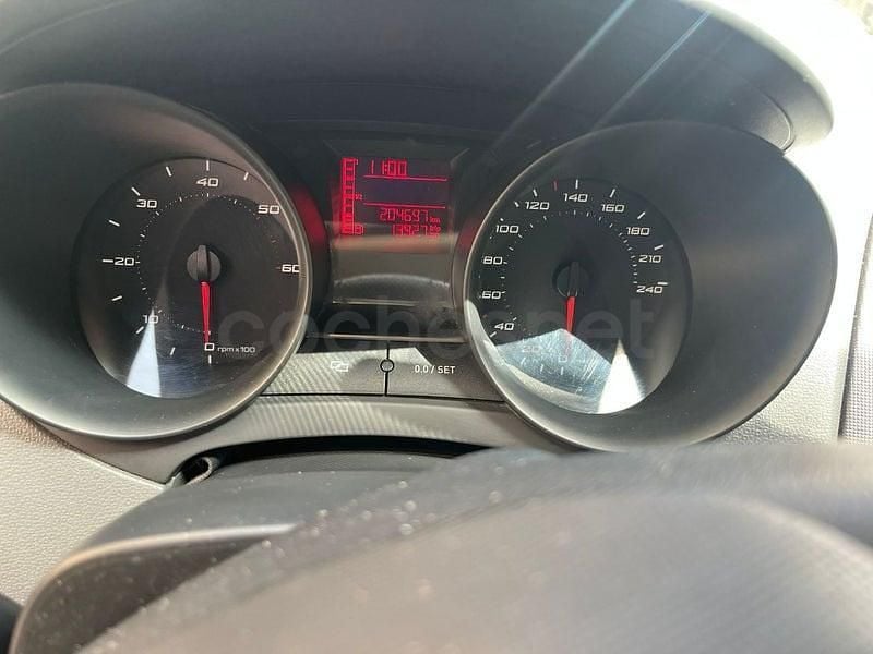 Usado Seat Ibiza Reference 80 CV (58 kW) 2010 Azul Berlina