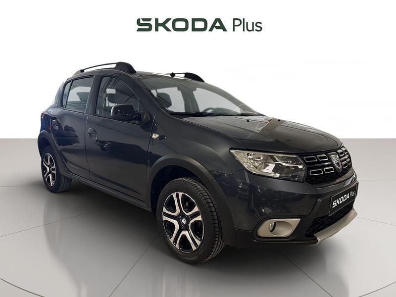 Usado Dacia Sandero Essentiel 95 CV (69 kW) 2020 Gris Berlina