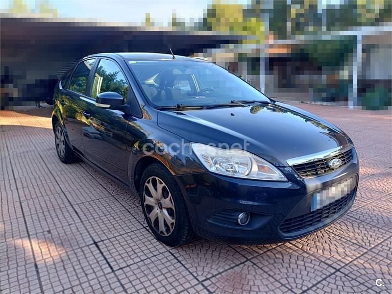 Usado Ford Focus Trend 109 CV (80 kW) 2011 Gris / plata Berlina