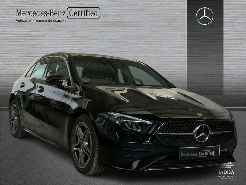 Usado Mercedes A200 AMG line 150 CV (110 kW) 2024 Negro Berlina