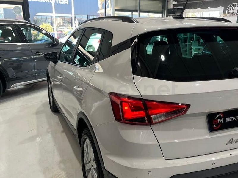 Usado Seat Arona Xperience 110 CV (80 kW) 2023 Blanco SUV
