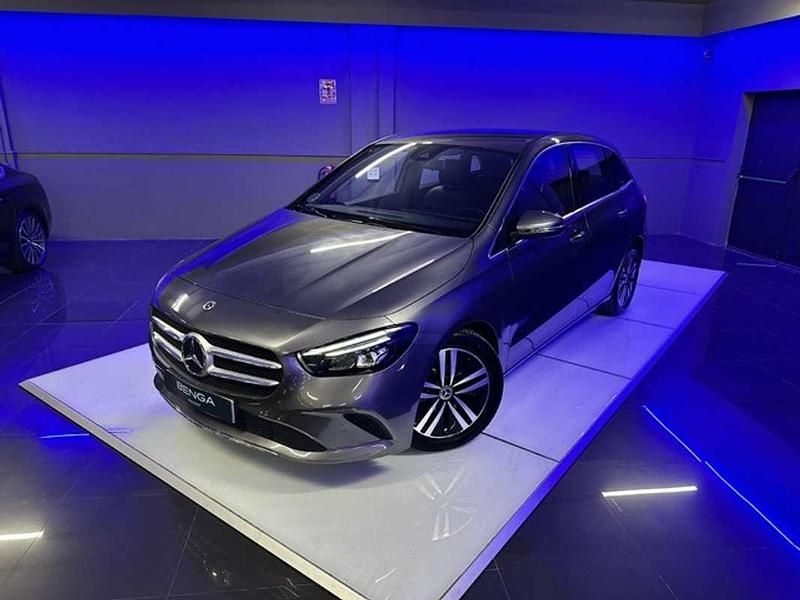 Usado Mercedes B180 116 CV (85 kW) 2021 Gris / plata Utilitario