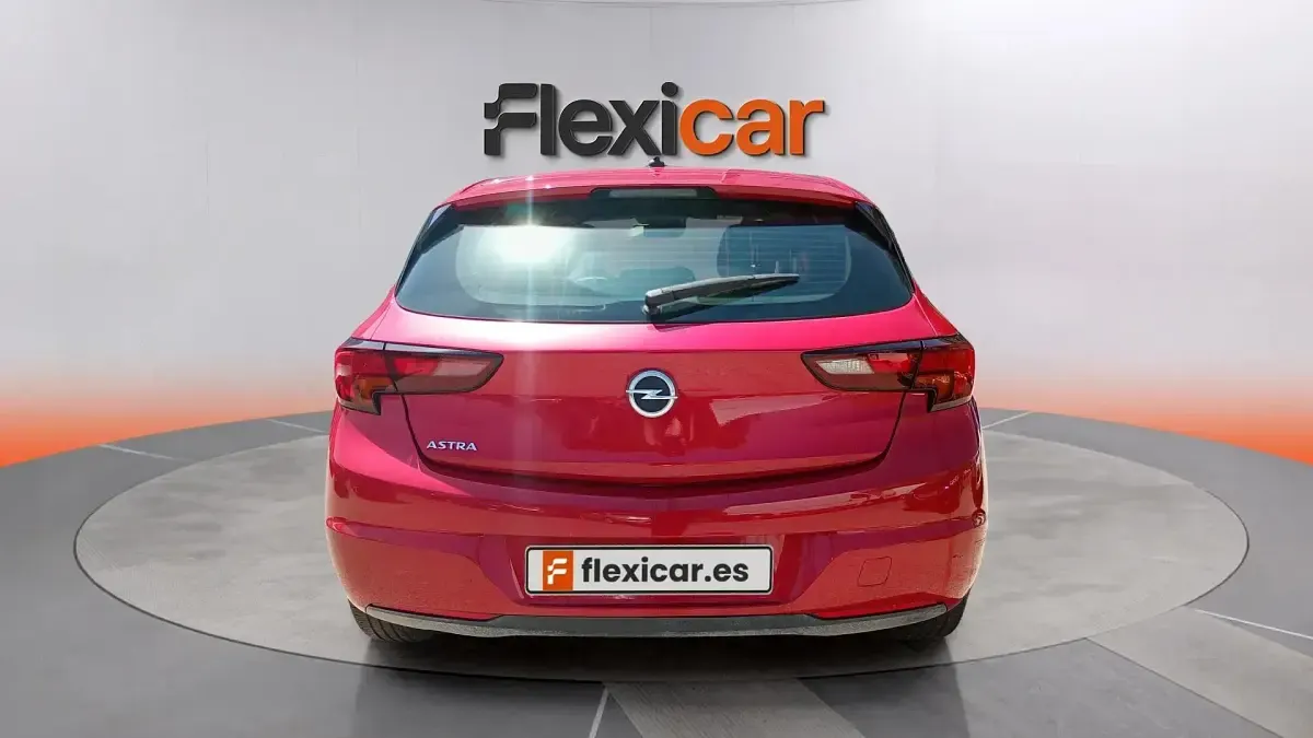 Usado Opel Astra Business Elegance 130 CV (95 kW) 2020 Rojo Berlina