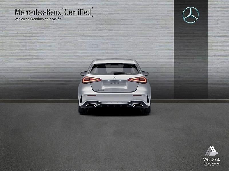 Usado Mercedes A200 AMG line 150 CV (110 kW) 2021 Gris / plateado Berlina